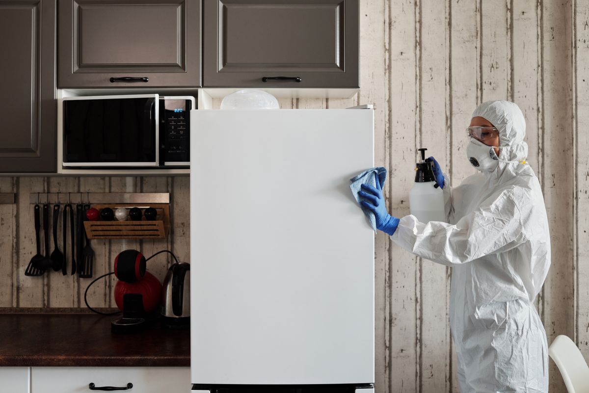 Técnico de limpieza de extracción de cocinas